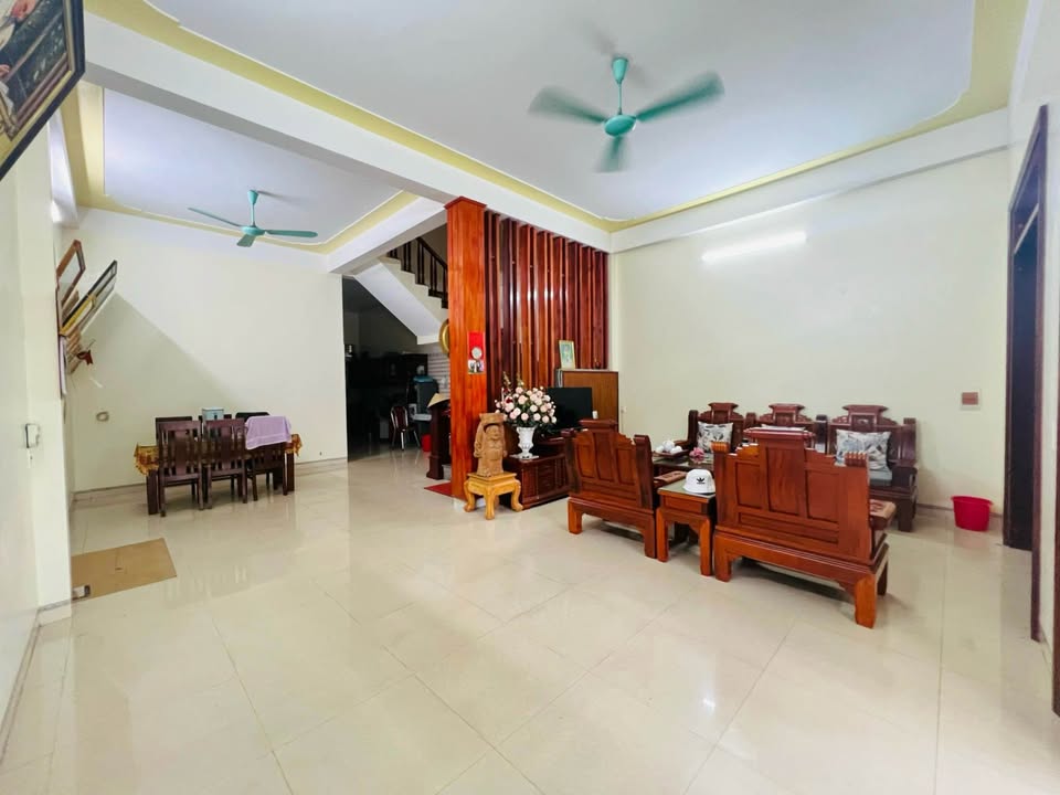 Nhà 2.5 tầng đường Ỷ Lan, 96m² giá chỉ 2 tỷ - Vị trí cực đẹp!