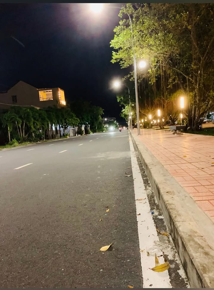 Nhà phố Lê Hoàn, Long Xuyên 71m² giá 1.8 tỷ - Khu đô thị văn minh, sẵn sàng ở ngay!