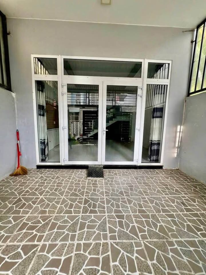 Nhà mặt tiền Vũ Trọng Phụng, Long Xuyên, 100m² giá 2 tỷ - Vị trí đắc địa, tiện ích đầy đủ!