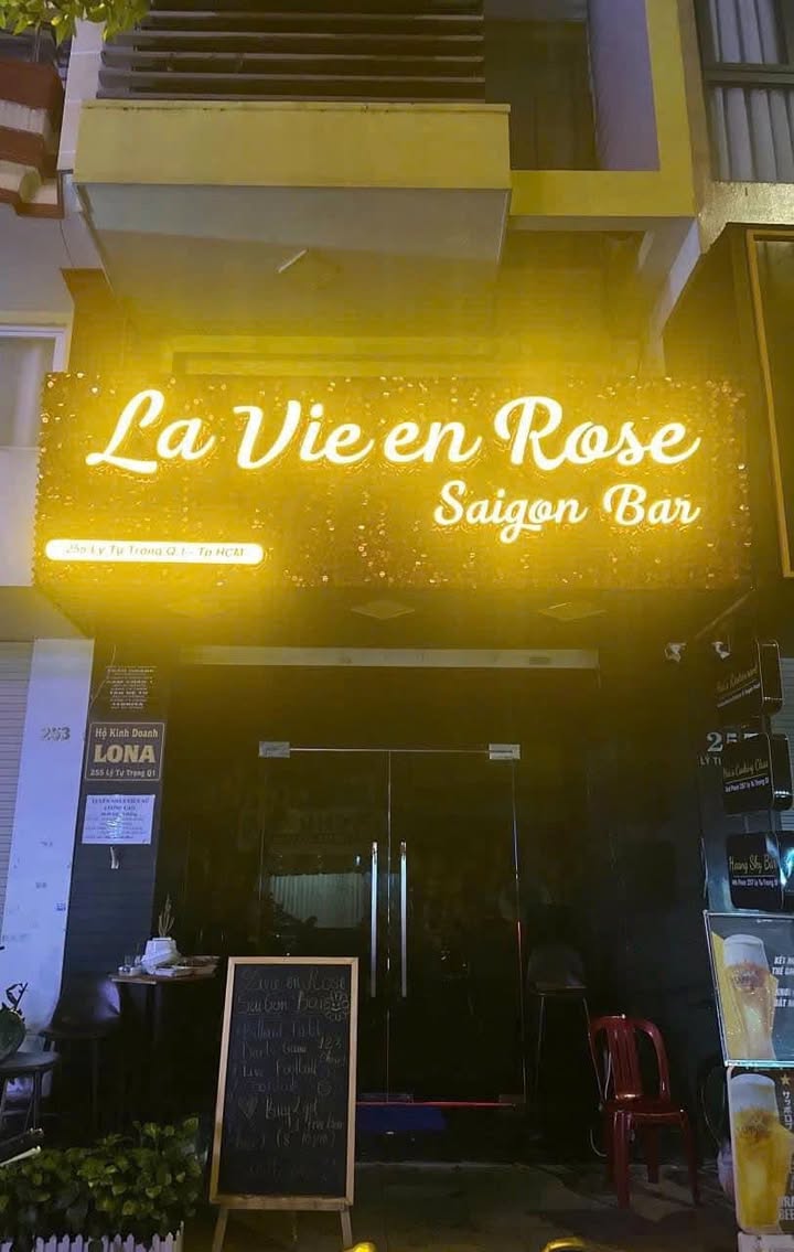 Cho thuê nhà nguyên căn mặt tiền Lý Tự Trọng, quận 1 - Setup sẵn, vào là vận hành!