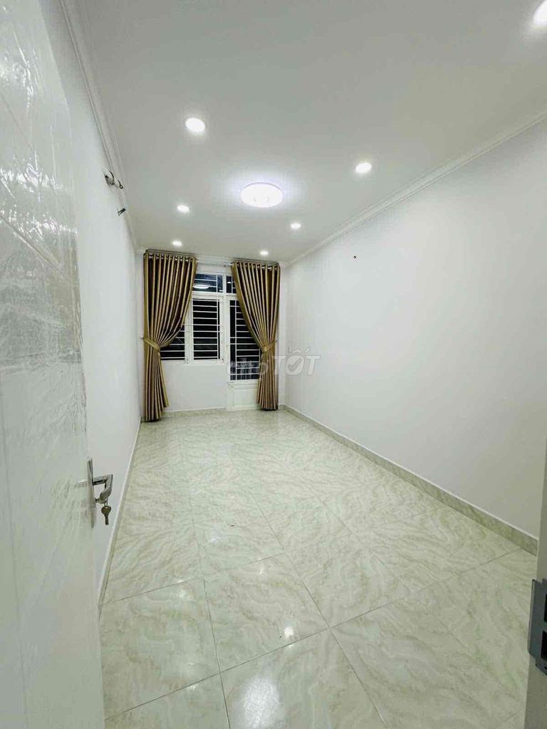 Nhà hẻm 137 Âu Dương Lân Quận 8 - 38m² chỉ 4.75 tỷ - Vị trí đẹp giáp quận 1!