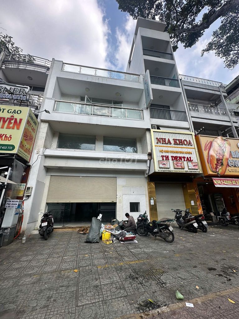 Nhà cho thuê mặt tiền Nguyễn Tri Phương, Quận 10 - 250m² giá chỉ 100 triệu/tháng!