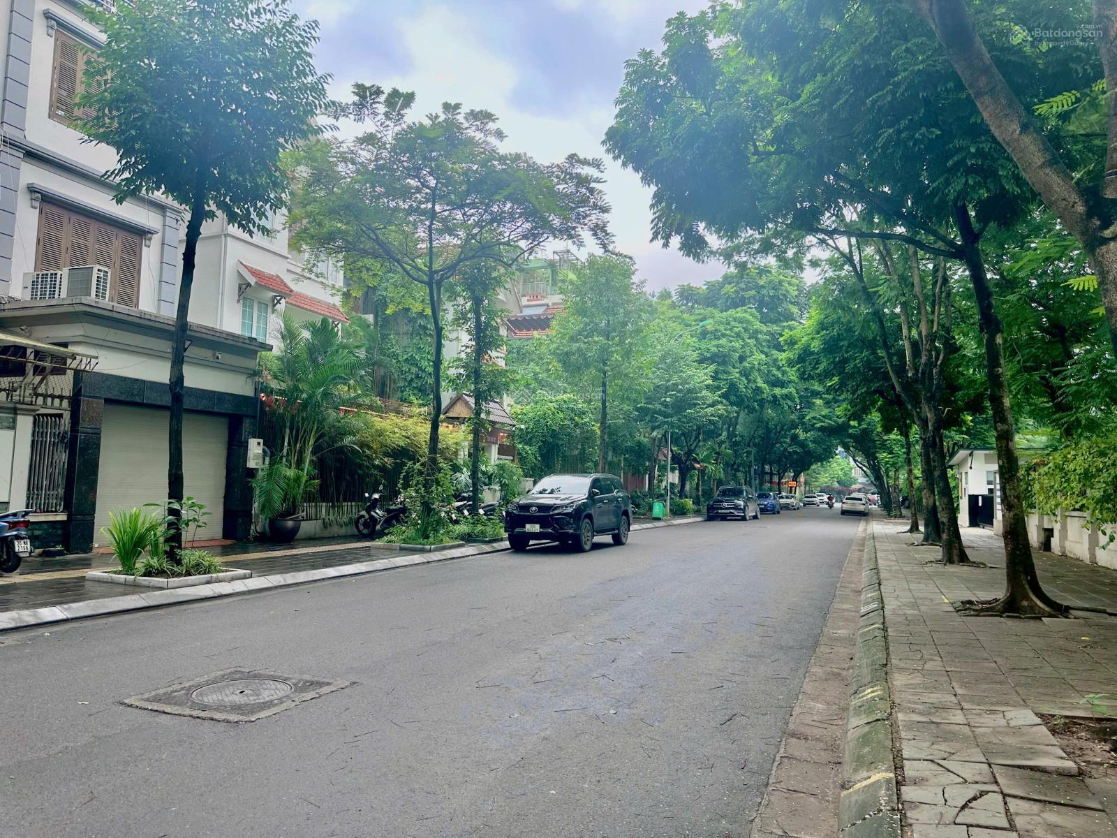 Đất tặng nhà mặt phố Lạc Long Quân 750m² giá 420 tỷ - Cơ hội đầu tư hấp dẫn!