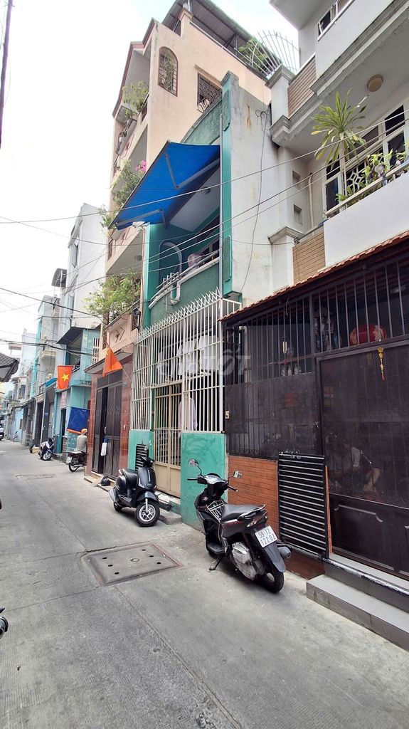 Bán nhà hẻm xe hơi Quận 10 - Diện tích 39m² giá 6.8 tỷ - Sổ hồng chính chủ!