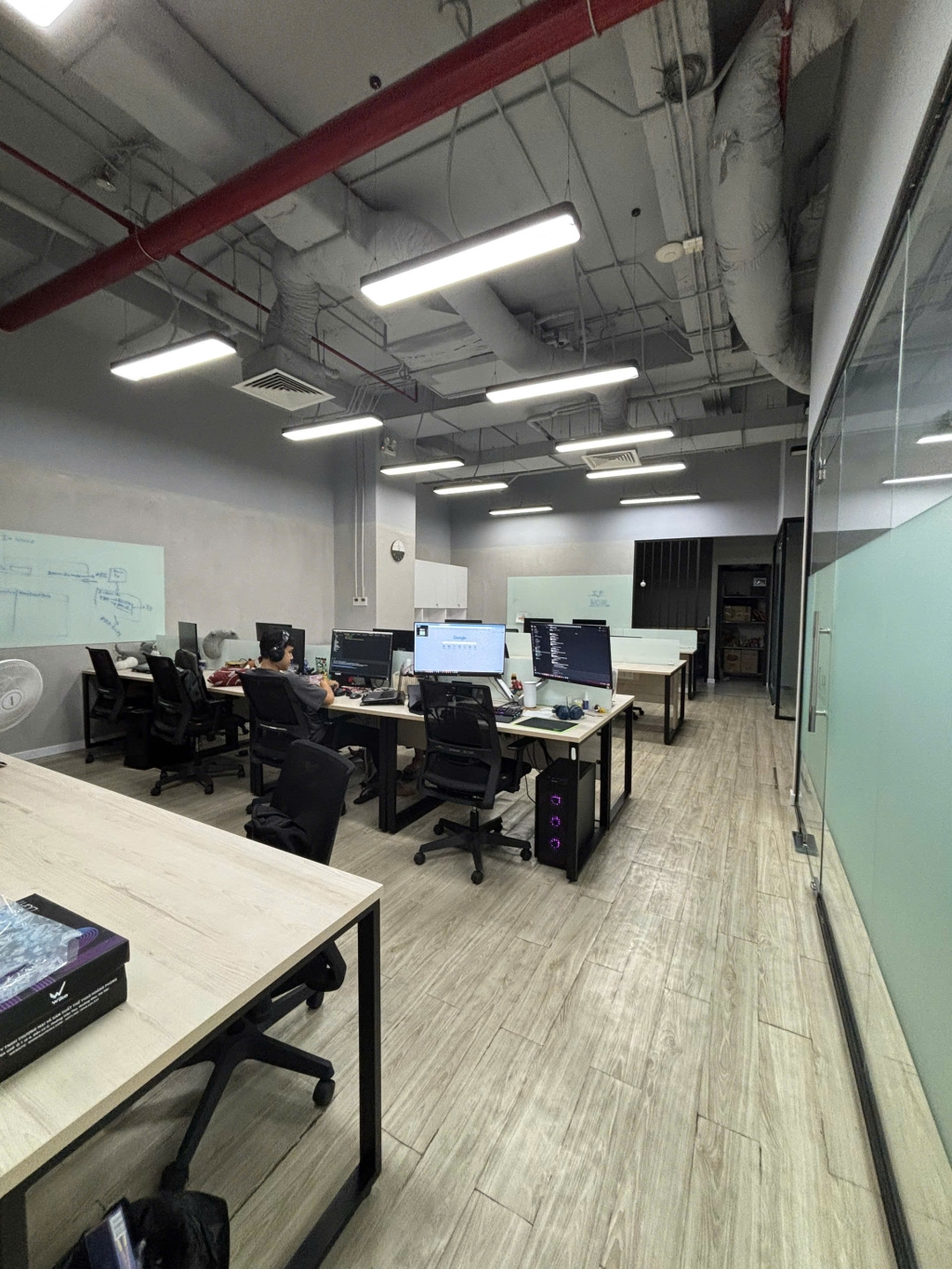 Cho thuê văn phòng 135.35m² tại Rivera Park Sài Gòn, Quận 10 - Không gian sang trọng, an ninh 24/7!