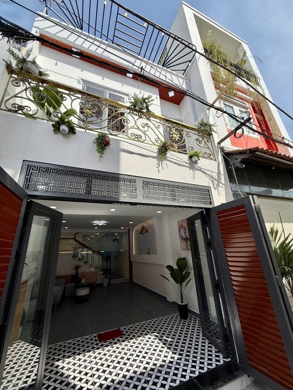 Nhà phố Tân Chánh Hiệp 48m² giá 4.65 tỷ - Đường ô tô, nội thất đầy đủ!