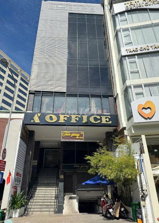 Tòa nhà văn phòng cho thuê mặt tiền Lê Văn Sỹ 120m² - Vị trí đắc địa, kinh doanh sầm uất!