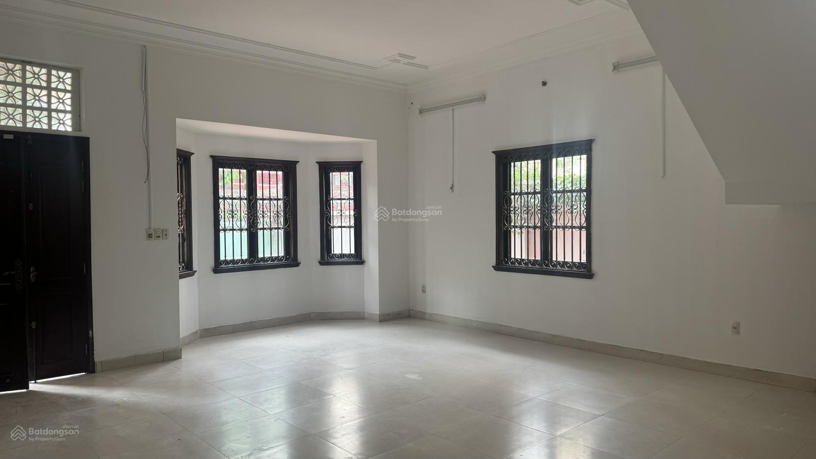 Cho thuê biệt thự sân vườn 350m² đường Nguyễn Văn Hưởng, Thảo Điền - Phù hợp làm văn phòng hoặc ở