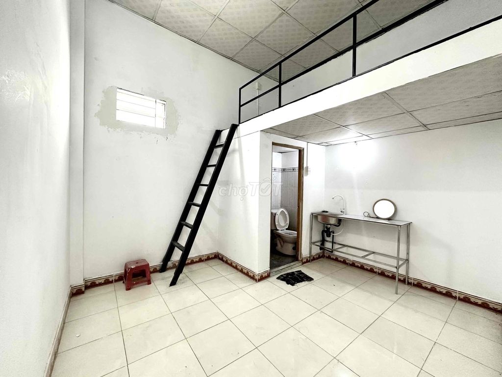 Phòng cửa sổ trời 20m² giá 2.5 triệu - Full nội thất bên AEONMALL Tân Phú