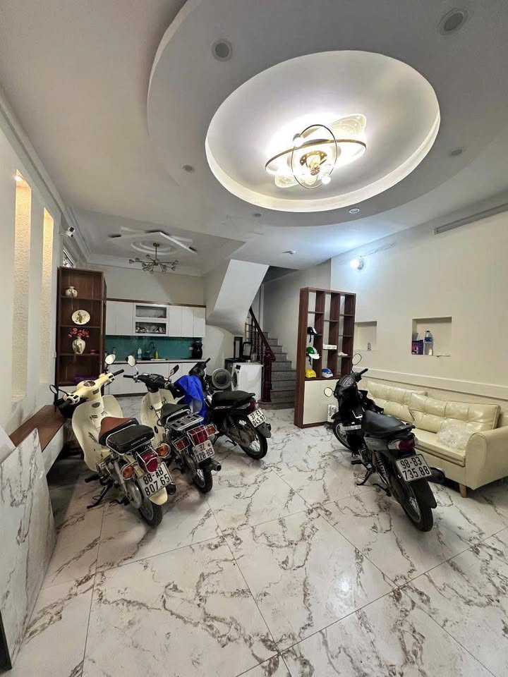 Nhà phố 5 tầng Minh Khai, Hai Bà Trưng, 30m² giá 7.3 tỷ - Sẵn sàng vào ở ngay!