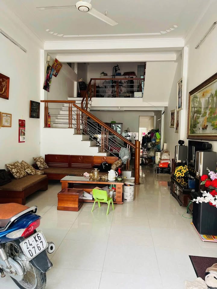 Nhà 2 Tầng 1 Tum phố Trần Đăng, Cốc Lếu, 90m² - Sẵn sàng vào ở ngay!