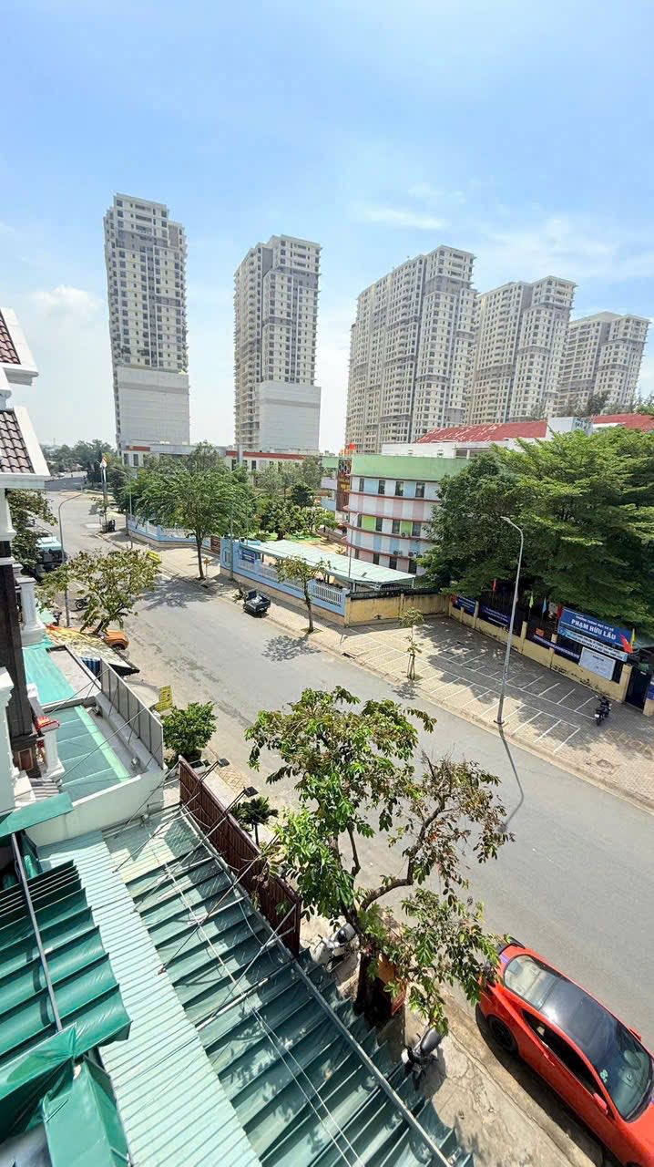 Nhà mặt tiền đường D1, Phú Mỹ, Q7, 110m² giá chỉ 15.5 tỷ - Đầu tư sinh lời ngay!