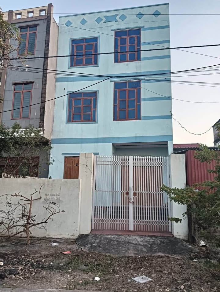 Nhà 3 tầng Mỹ Thái Lạng Giang 140m² giá thỏa thuận - Ô tô đỗ cửa, tình trạng như mới!