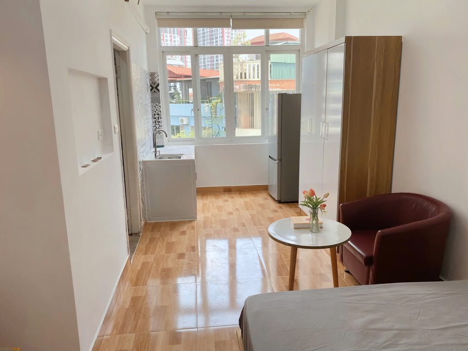 Căn studio cho thuê Ngõ 76 Duy Tân - Full nội thất, ô tô đỗ cửa!