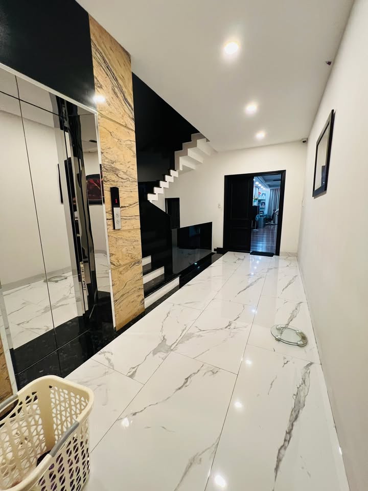 Nhà phố cho thuê Nguyễn Thái Sơn Gò Vấp 629m² giá 60 triệu - Biệt thự cao cấp đẳng cấp!