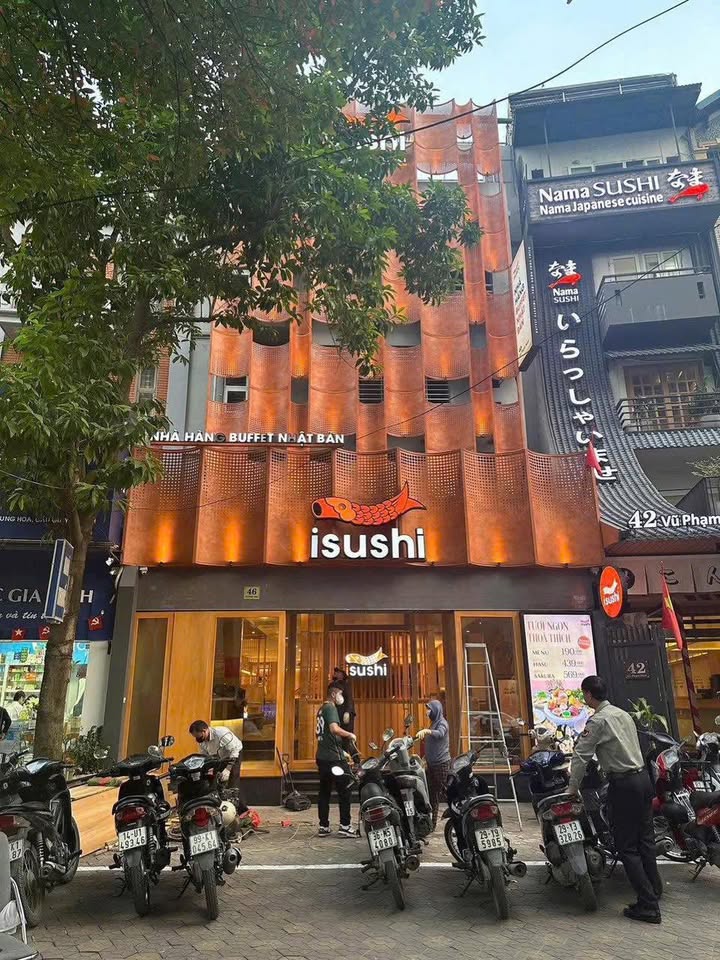 Cho thuê mặt phố Nguyên Hồng, Đống Đa 300m² - Vị trí đắc địa, kinh doanh sầm uất!