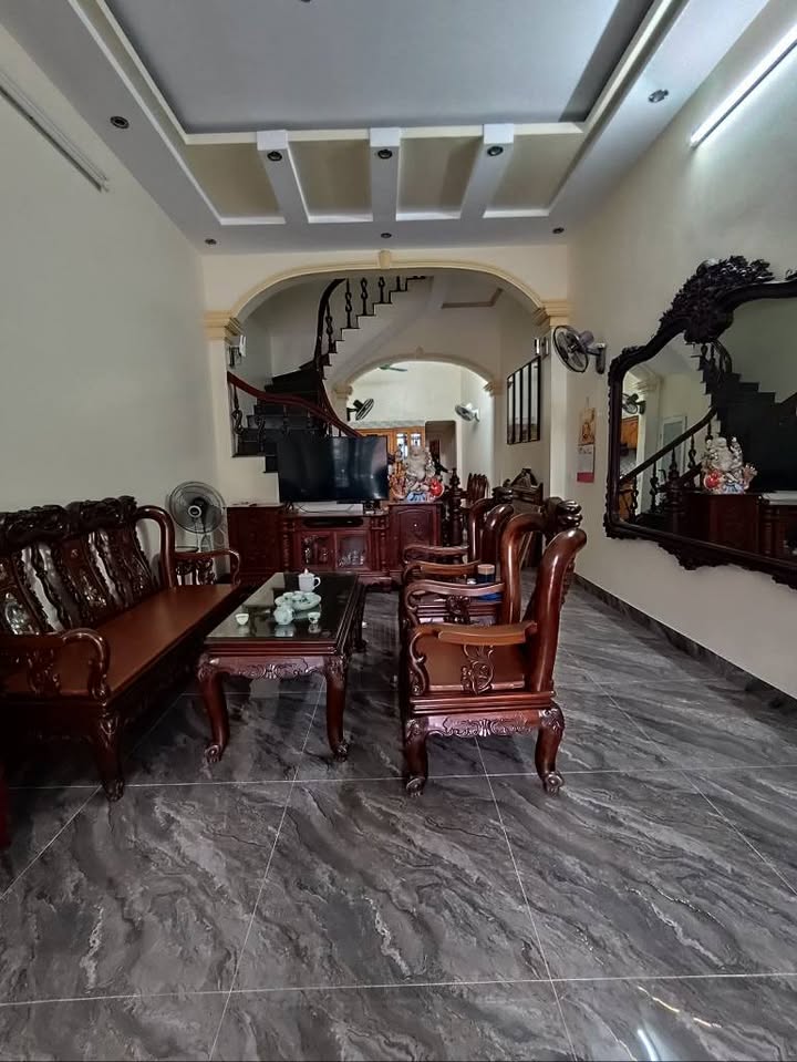 Nhà mặt đường Nguyễn Văn Cừ, Nam Định 80m² giá 6.7 tỷ - Kinh doanh đỉnh cao!