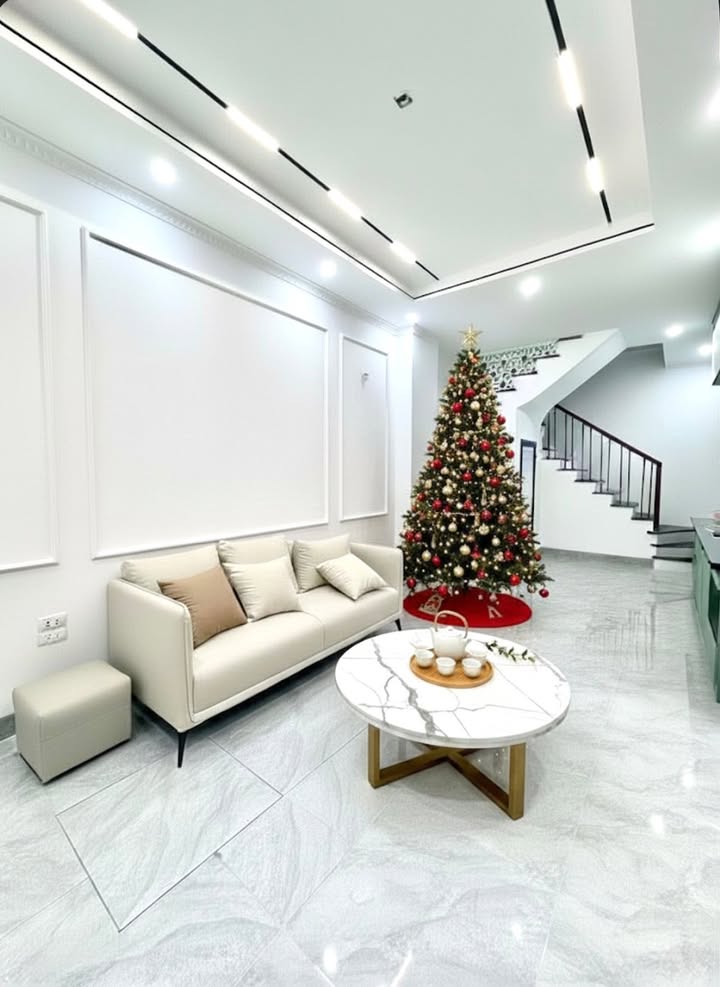 Nhà phố Minh Khai, Hai Bà Trưng 35m² giá 8.35 tỷ - Sổ đỏ chính chủ, ô tô đỗ cửa!