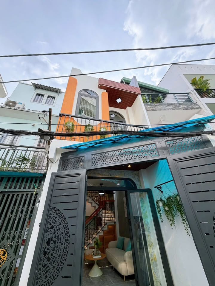 Nhà riêng Gò Vấp 31m² giá 4.38 tỷ - Full nội thất cao cấp ngay Vincom!