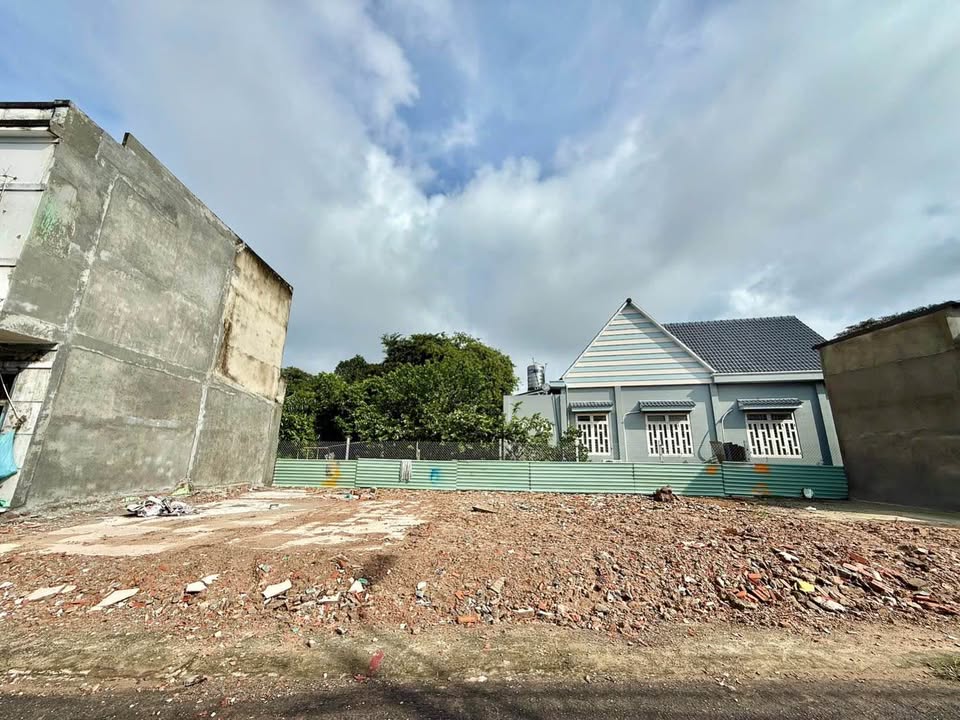 Đất thổ cư Củ Chi 110m² giá 2.35 tỷ - Khu vực phát triển, tiện ích đầy đủ!