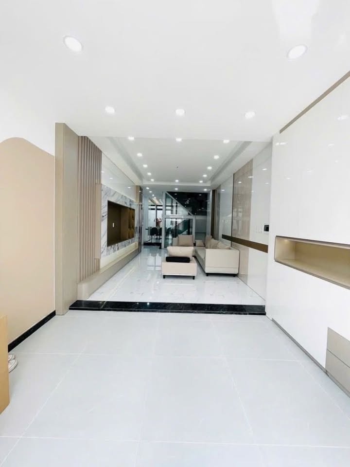 Nhà 4 tầng mặt tiền đường Lâm Văn Bền, Quận 7 - Thang máy cao cấp, giá 18.8 tỷ!