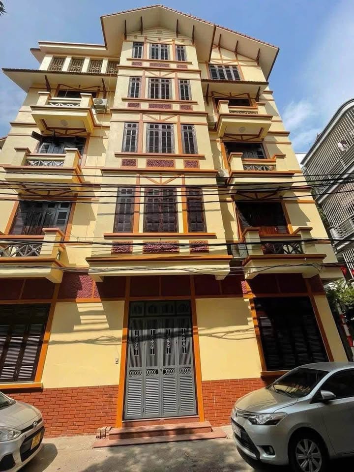 Cho thuê nhà BT Lạc Long Quân 6PN giá 22 triệu - Vị trí đắc địa tại Tây Hồ!