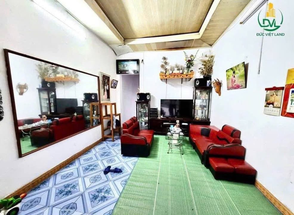 Nhà cấp 4 ngõ Hoàng Văn Thụ, Lào Cai 64m² giá 2.2 tỷ - Gần trường học và chợ