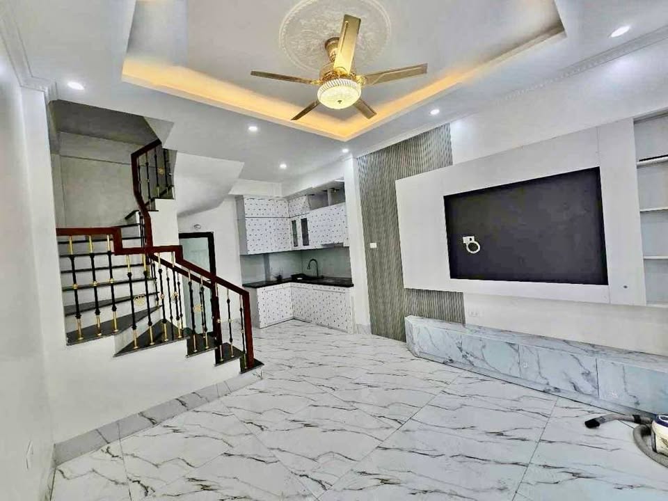 Nhà phố Hoàn Kiếm 30m² giá 7 tỷ - Lô góc đắc địa, giao thông thuận lợi!