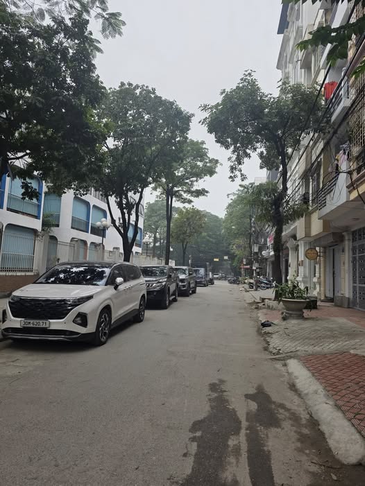 Nhà phân lô Đền Lừ 32m² giá 13.8 tỷ - Vị trí vàng, tiện ích đầy đủ!