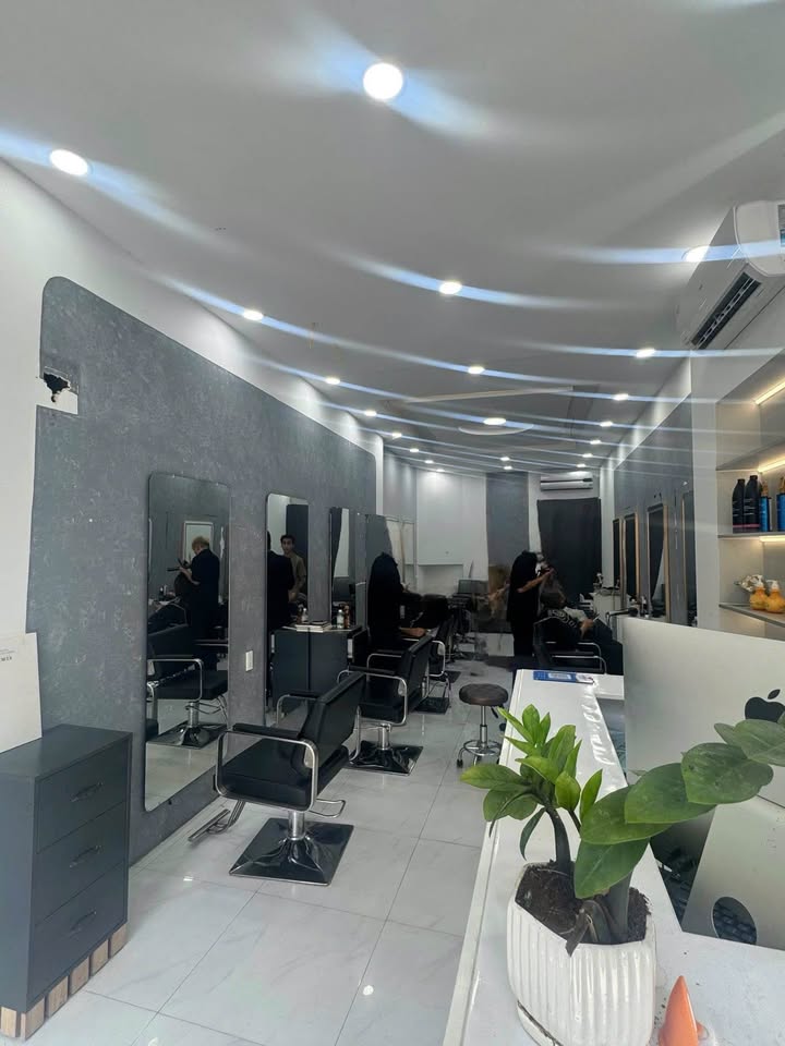 Nhà mặt tiền đường Mê Linh, Quận 1, 92m² giá 10.2 tỷ - Đầu tư sinh lời ngay!