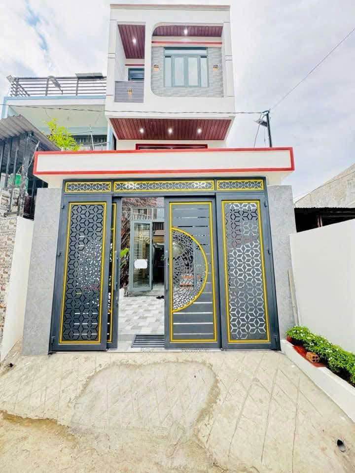 Nhà 1 trệt 1 lửng 1 lầu tại Dĩ An 71m² giá 4.1 tỷ - Gần chợ Bình An!