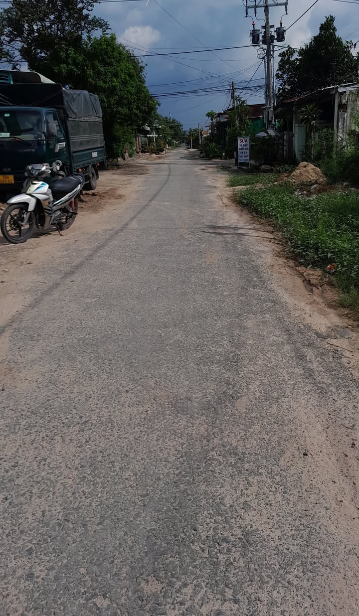 Đất nền Phường Long Hoa 300m² - Mặt tiền 10m, Tiện ích đầy đủ!