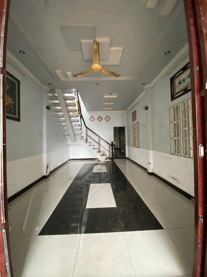 Cho thuê nhà mặt tiền Phú Lợi, Sóc Trăng 150m² giá 12 triệu - Đầy đủ tiện nghi, phù hợp cho văn phòng và spa!