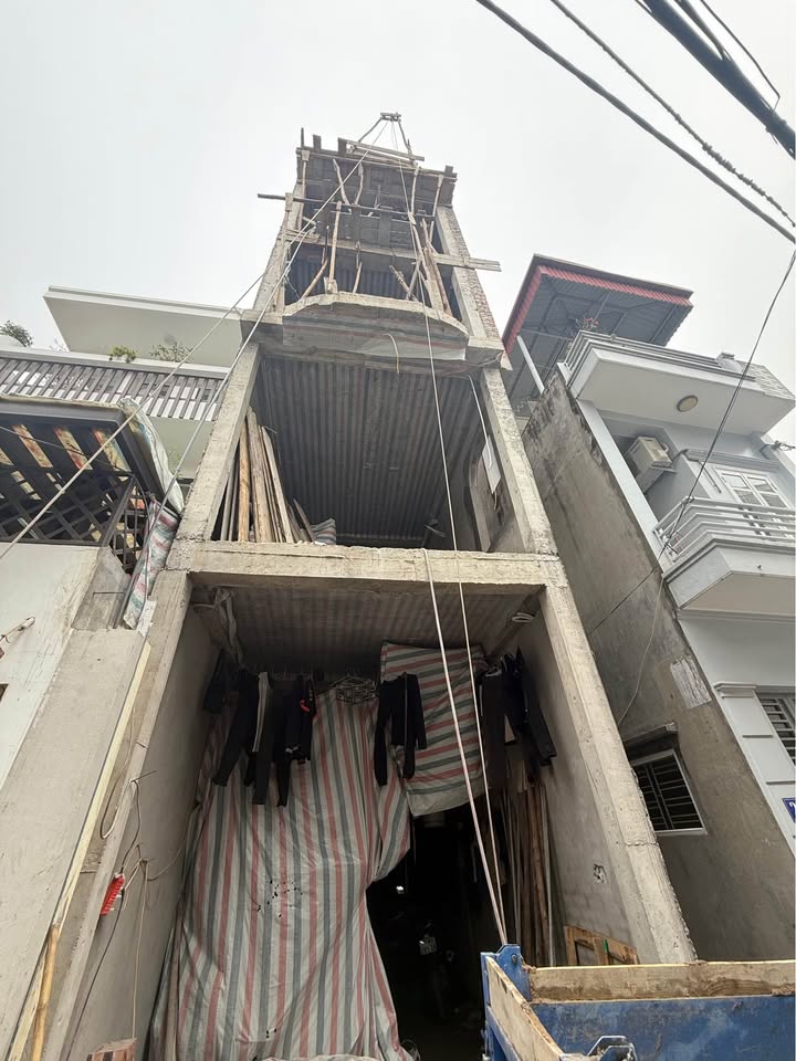 Nhà 5 tầng thang máy tại đường Hồ Sen, Hải Phòng 57m² giá 7.4 tỷ - Ô tô đỗ trong nhà!