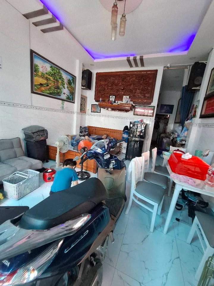 Nhà phố Tân Thới Nhất 90m² giá 5.99 tỷ - Dòng tiền ổn định 17 triệu/tháng!