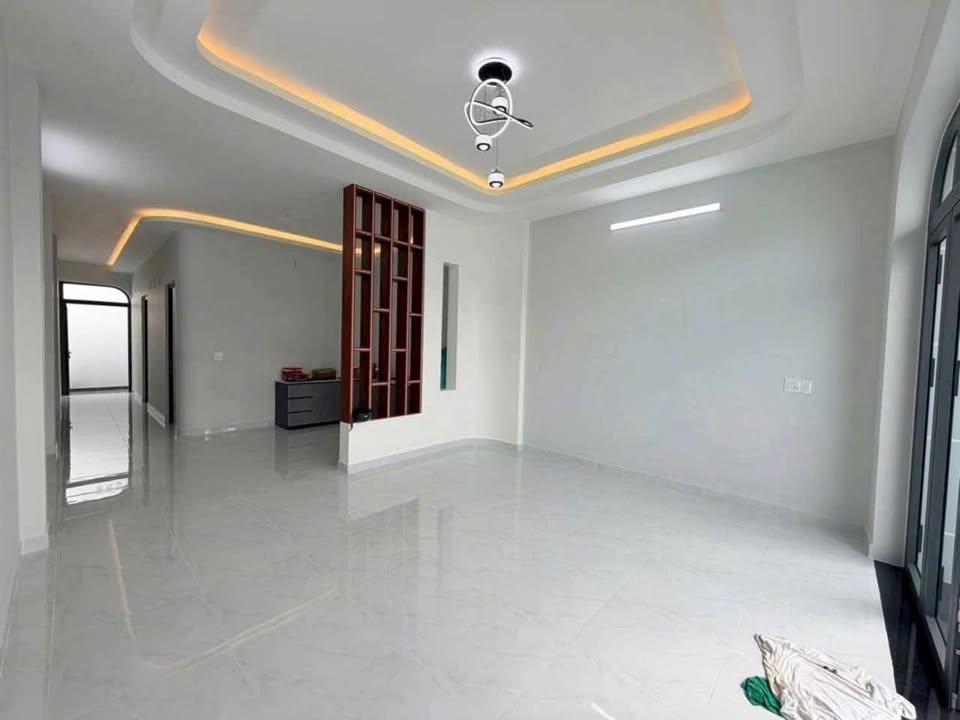 Nhà đang hoàn thiện tại ấp Trì Phong, Hòa Lợi, Trà Vinh 105m² giá 1.35 tỷ - Vị trí gần Đại học Trà Vinh!