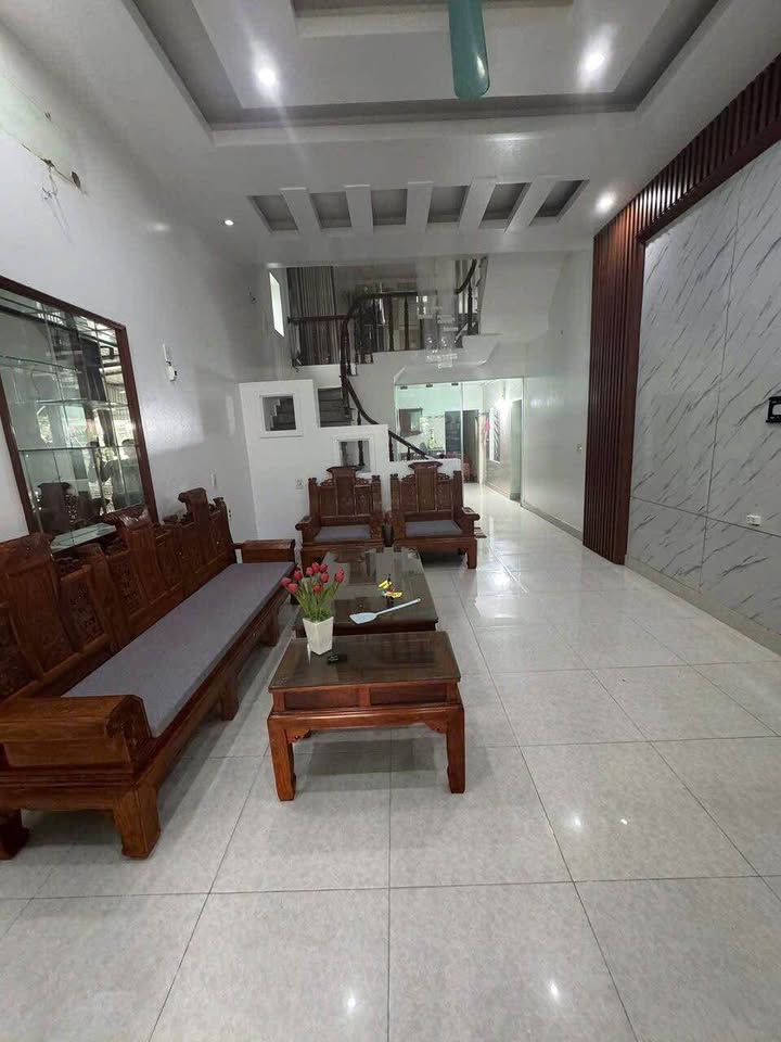 Nhà góc 2,5 tầng tại Gia Lộc, 93m² giá chỉ 2 tỷ - Cơ hội sở hữu ngay!