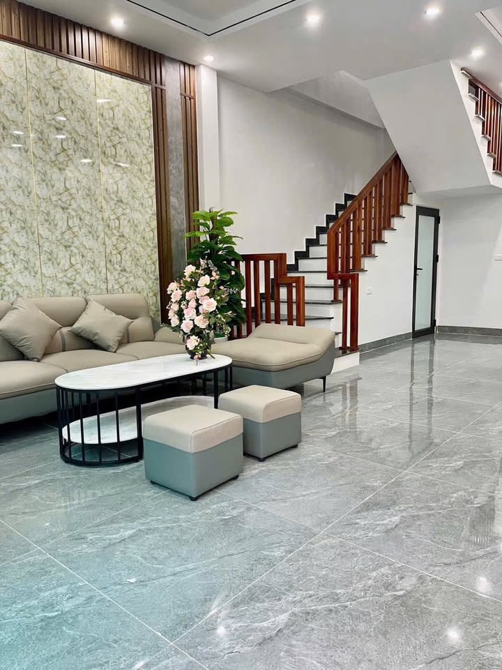 Nhà 3 tầng Hải Tân 50m² giá 2.5 tỷ - Thiết kế hiện đại, tiện nghi đầy đủ!