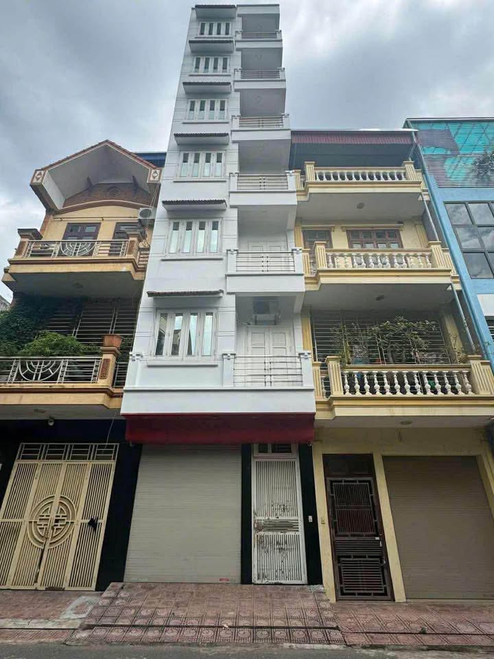 Cho thuê nhà mặt phố Nguyễn Văn Hoan, Nam Định - 7 tầng, phù hợp kinh doanh