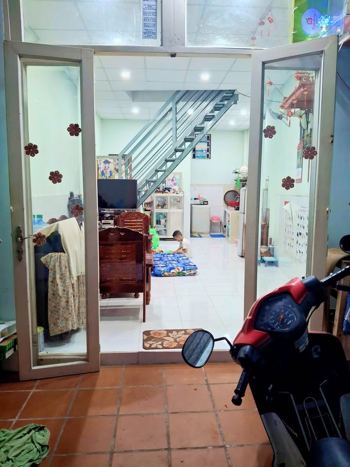 Nhà riêng Dĩ An 43m² giá 980 triệu - Bán gấp chính chủ!