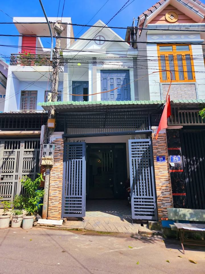 Nhà riêng Dĩ An 78m² giá 3.3 tỷ - Sổ hồng chính chủ, giao ngay!