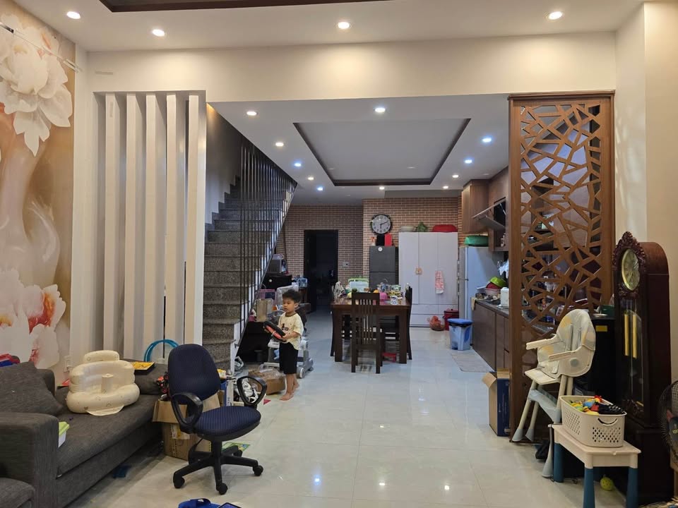 Nhà 3 tầng đường Bùi Bỉnh Uyên, Đà Nẵng 100m² giá 7 tỷ - Gần biển Non Nước!