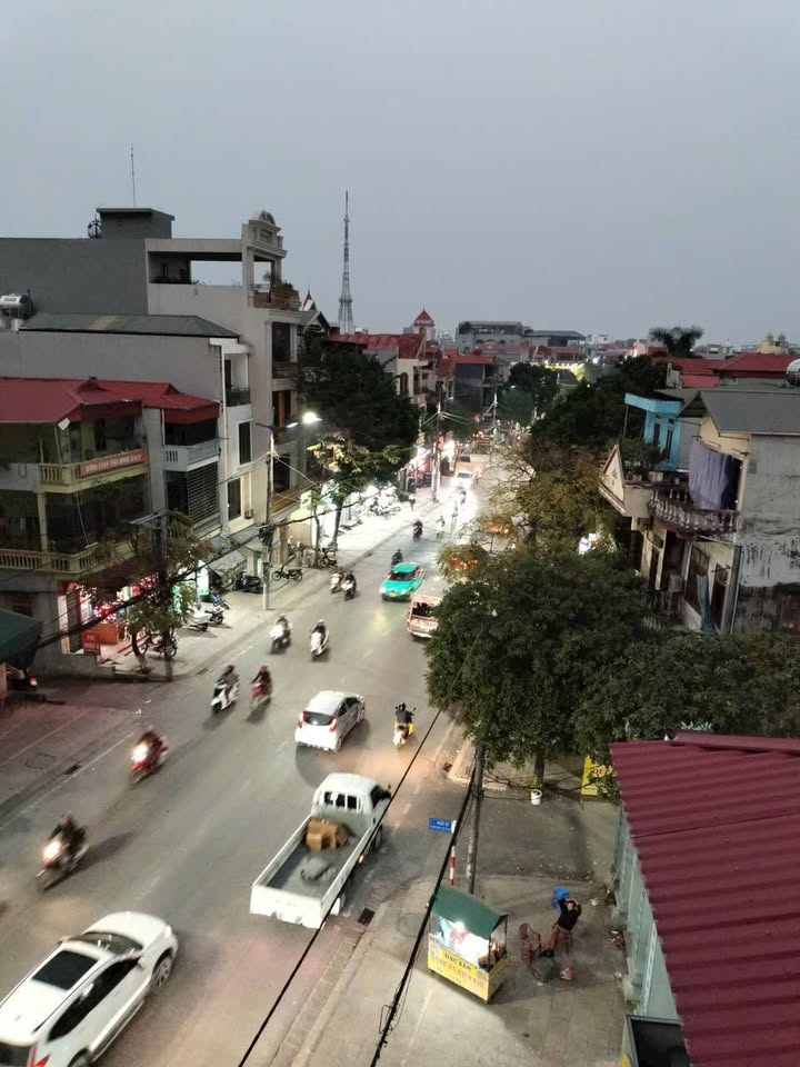 Nhà mặt phố Đinh Tiên Hoàng 70m² giá 6 tỷ - Kinh doanh sầm uất!