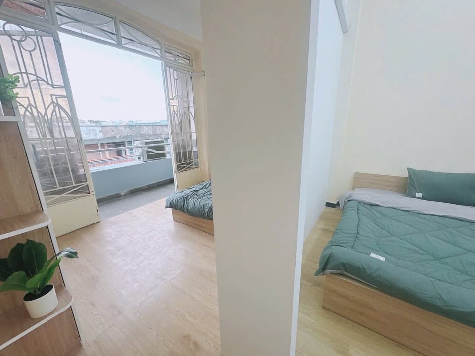 Căn hộ 2 phòng ngủ Bà Hạt, Quận 10 - Thang bộ, ban công thoáng mát!