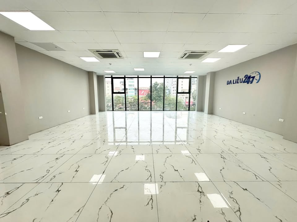 Văn phòng cho thuê Cầu Giấy 100m² giá chỉ 18 triệu - Cơ hội không thể bỏ lỡ!