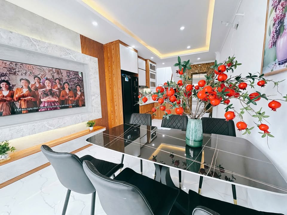 Nhà mới xây Định Công, Hoàng Mai 32m² giá 8.3 tỷ - Thiết kế hiện đại, thang máy tiện lợi!