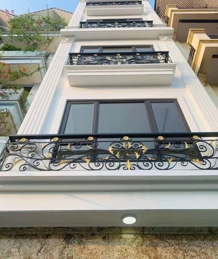 Nhà mặt phố La Thành, Đống Đa 90m² giá 45.5 tỷ - Kinh doanh sầm uất!