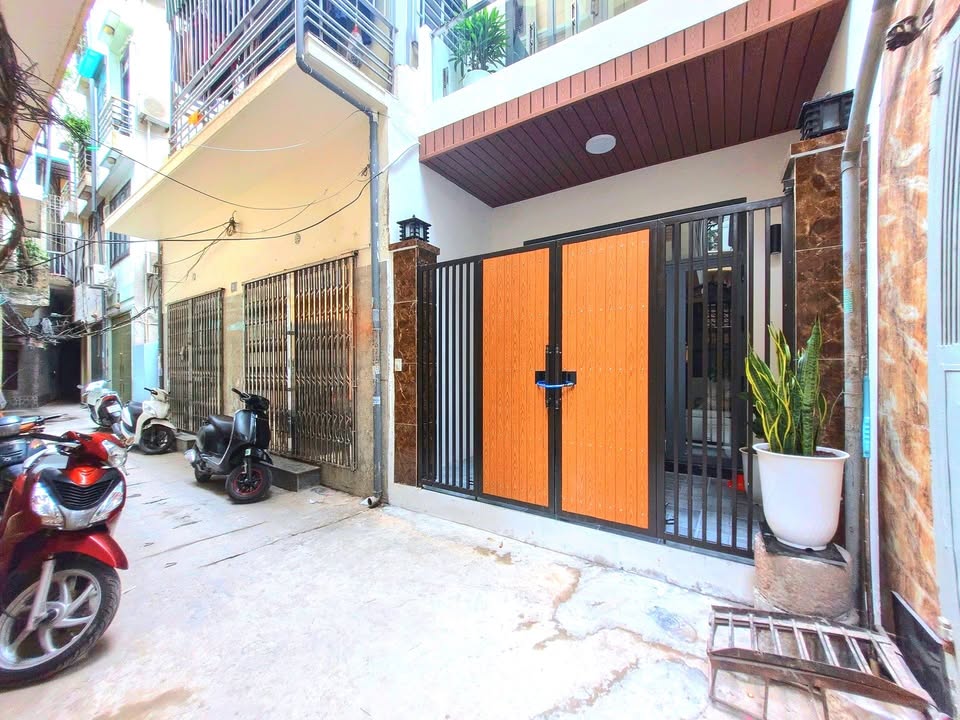 Nhà phố Đội Cấn 39m² giá 9.15 tỷ - Nội thất đầy đủ, gần trung tâm