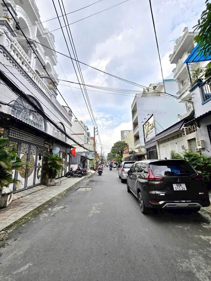 Nhà phố cho thuê Hẻm 1/ Phan Huy Ích, Gò Vấp 82.5m² giá 30 triệu - Phong cách Tân Cổ Điển, vào ở ngay!