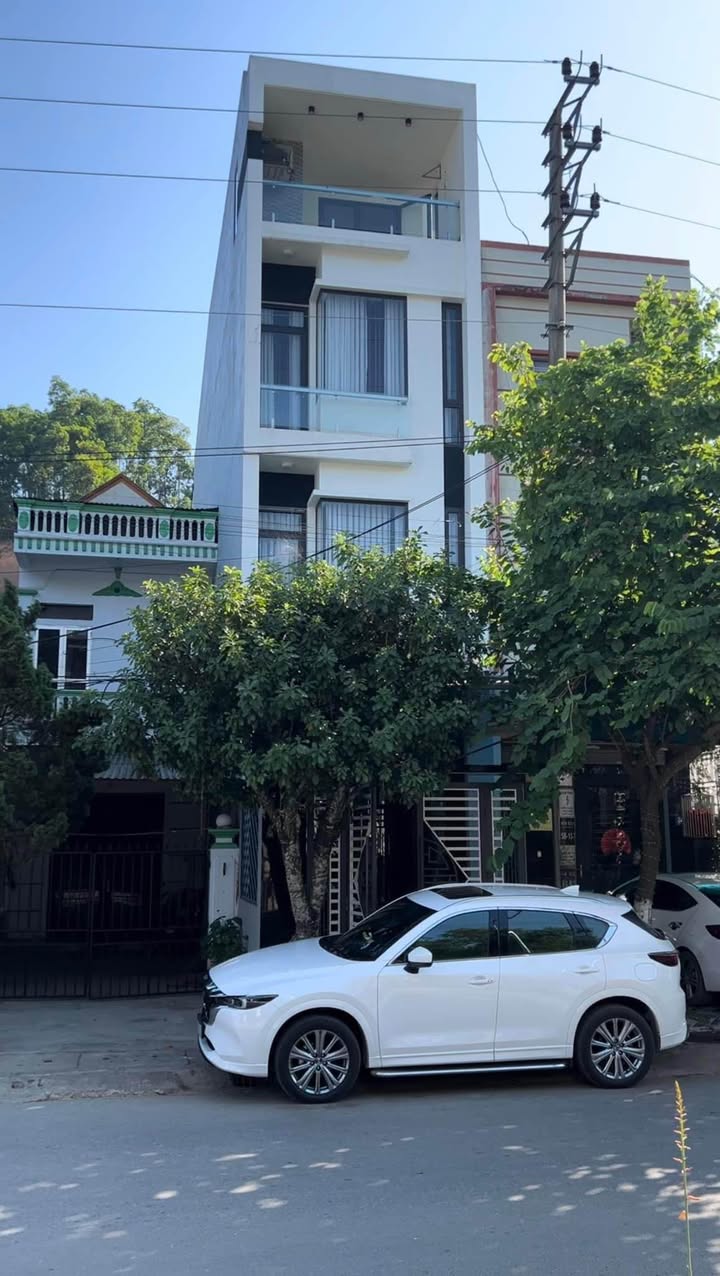 Nhà 4 tầng đường Lê Lợi, Yên Bái 73m² giá 3.6 tỷ - Full nội thất, chỉ việc vào ở!